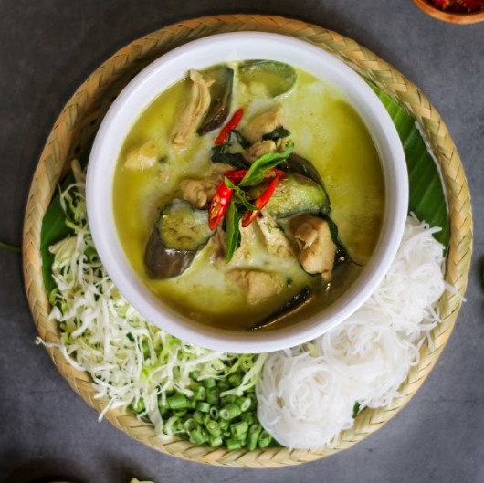THAI GREEN CURRY WITH CHICKEN